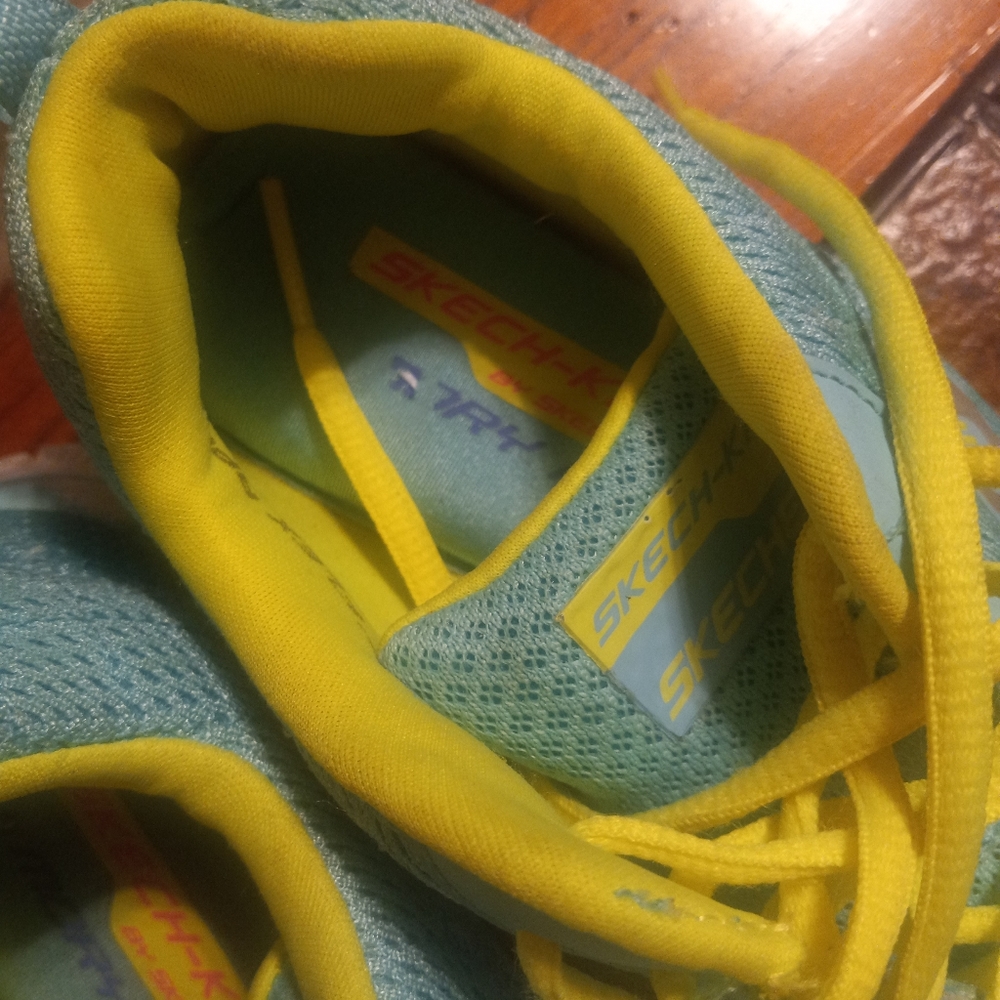 Skechers memory foam sneaker size 6 - Picture 5 of 9